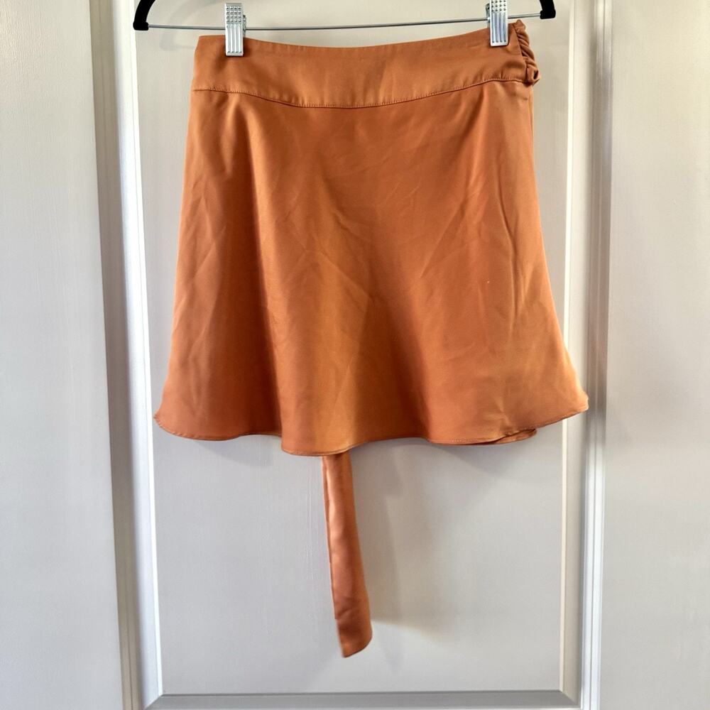 Le Lis Burnt Orange Wrap Mini Skirt Size Small Tie Waist Flowy Silky Satin Look - Picture 3 of 16